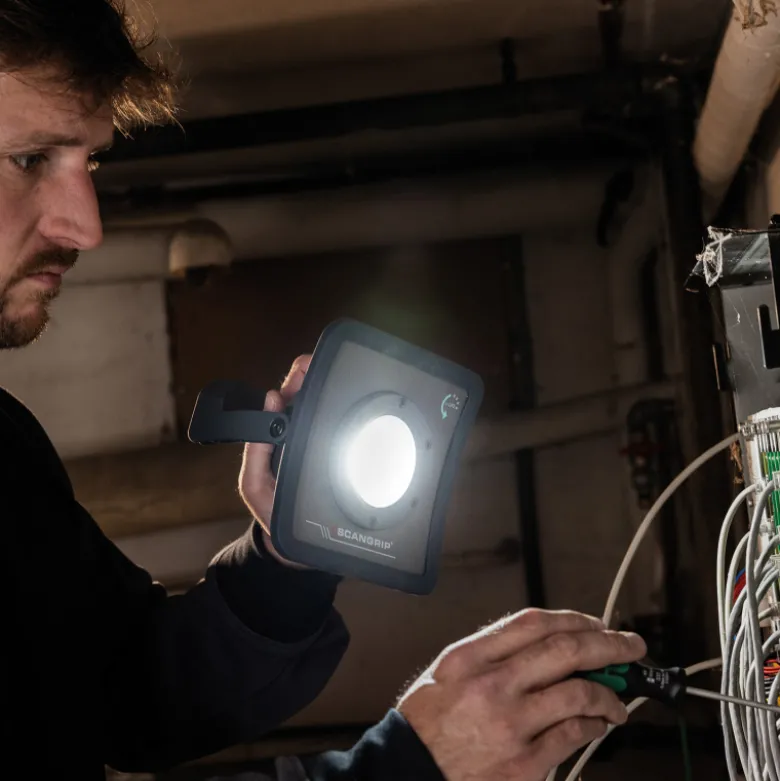 Projecteur de travail NOVA R 2000 Lumens LED SCANGRIP - 03.6201
